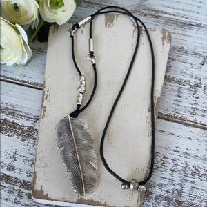 Beautiful Silver Tone Metal Feather Necklace